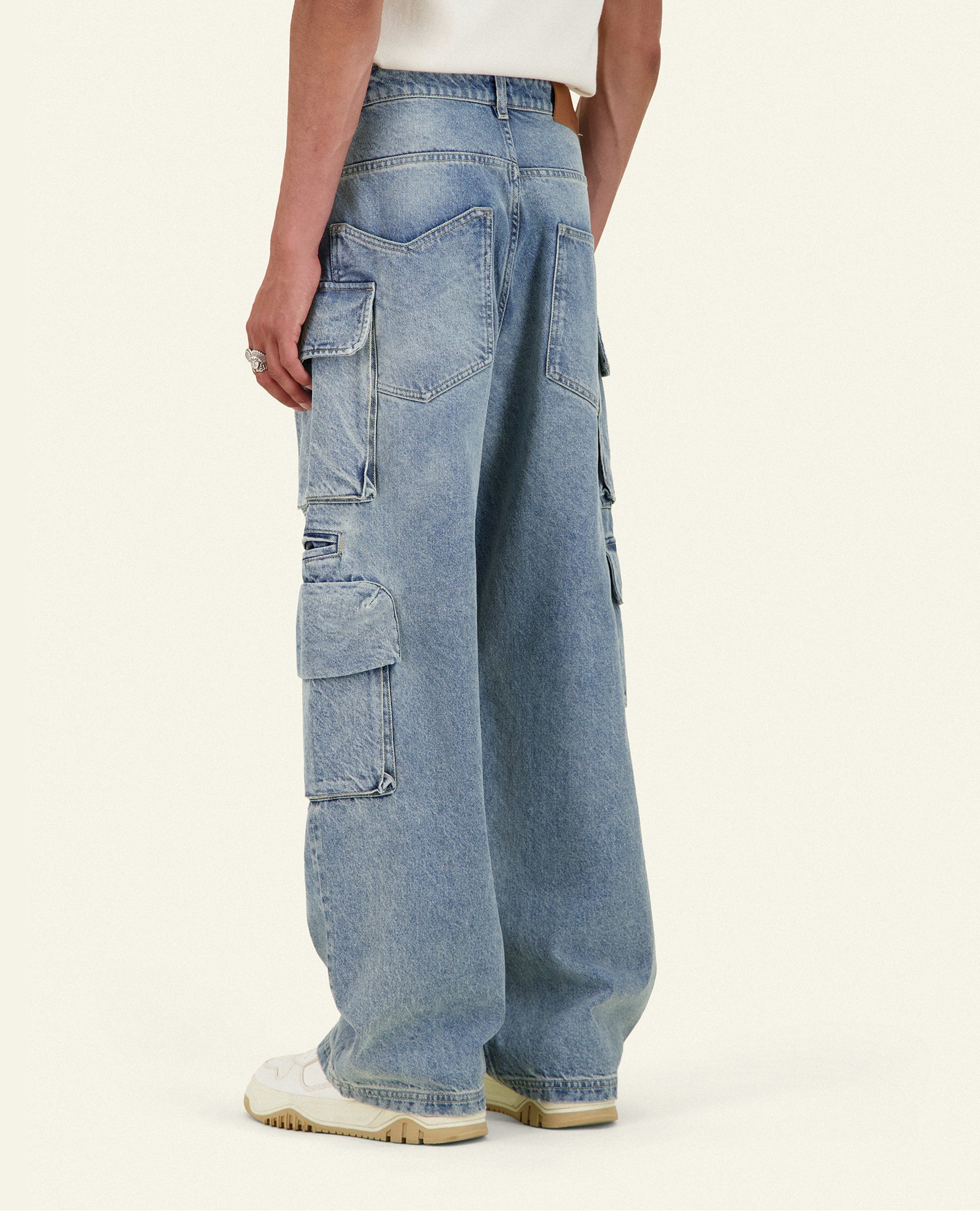 BAGGY MULTIPOCKET JEANS